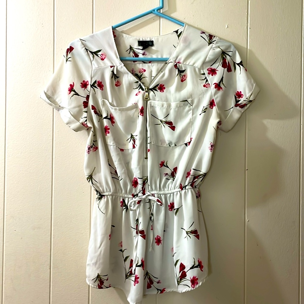 J For Justify Floral blouse Zipper front size medium